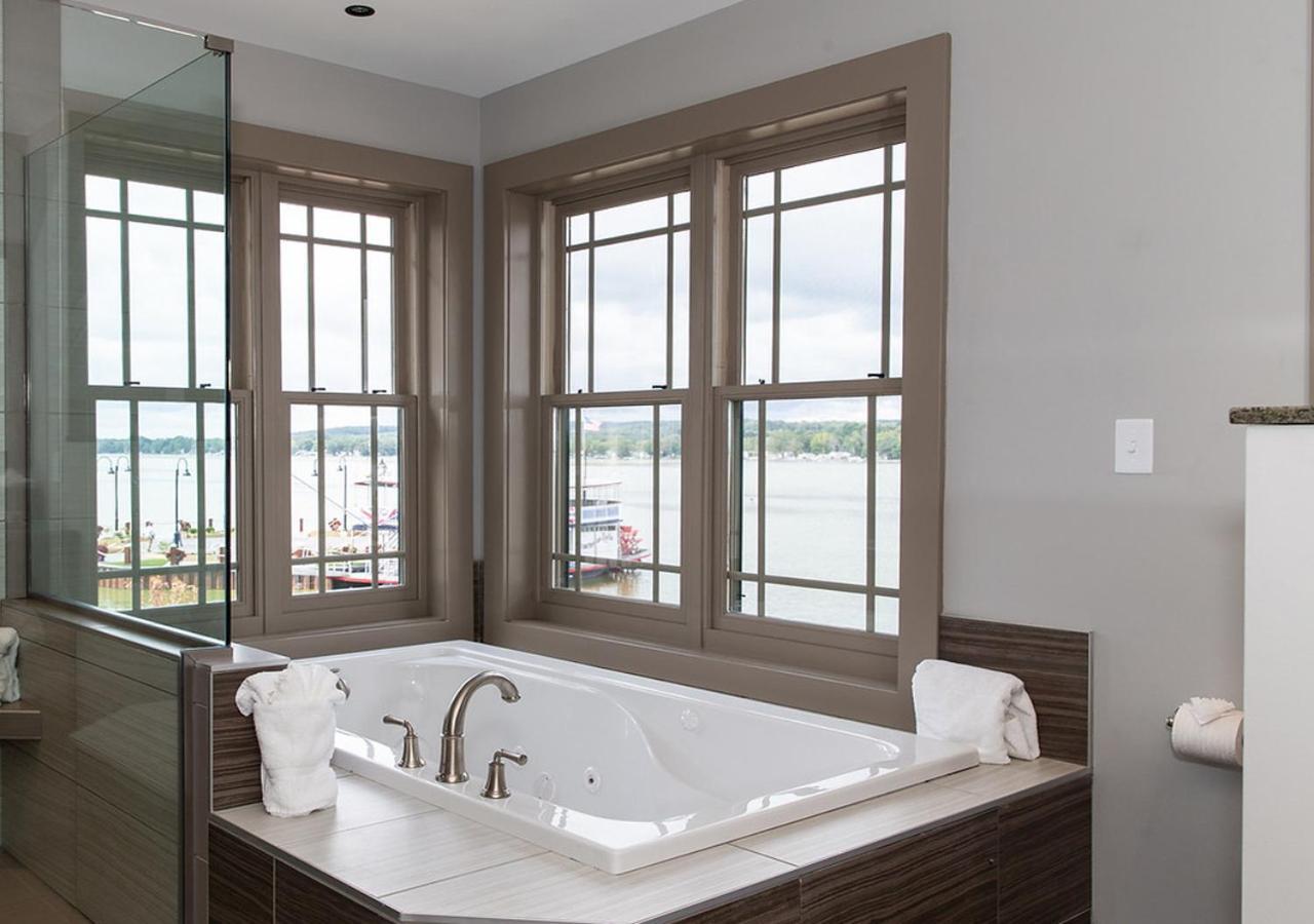 Chautauqua Harbor Hotel - Jamestown Celoron ภายนอก รูปภาพ