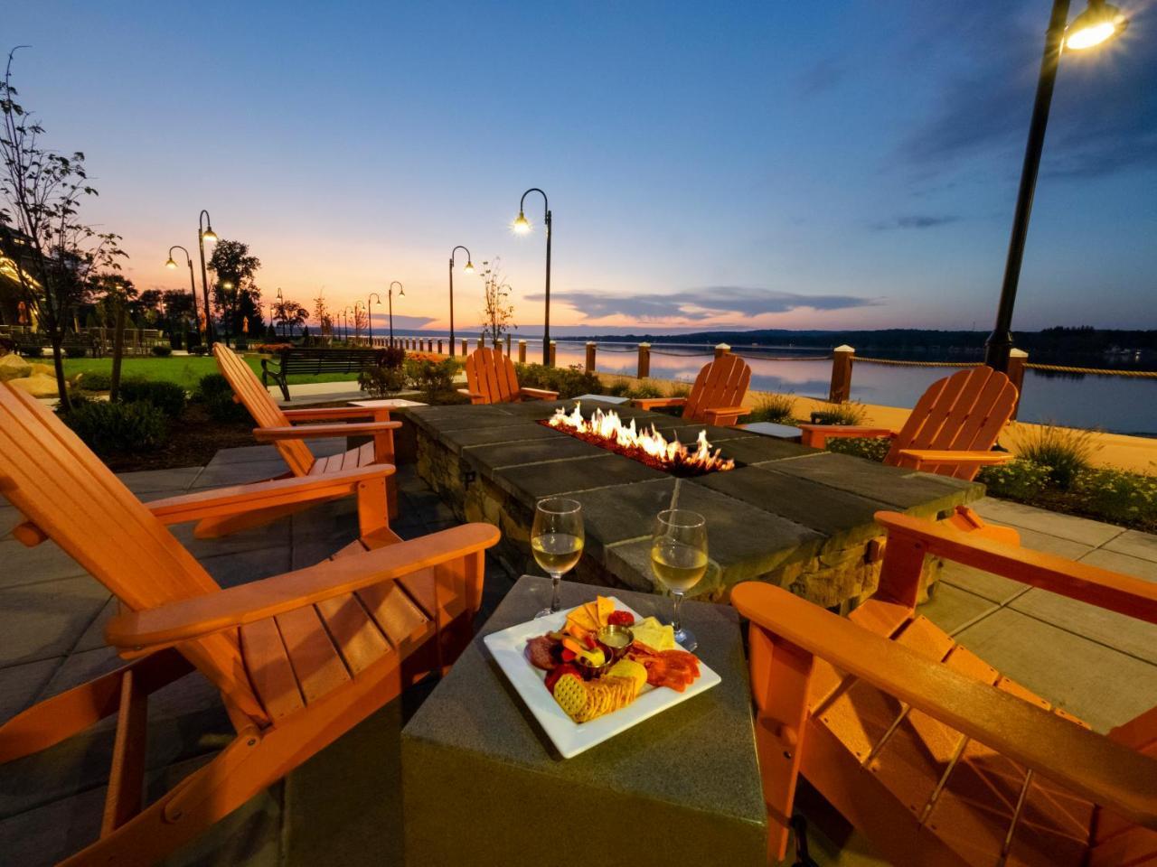Chautauqua Harbor Hotel - Jamestown Celoron ภายนอก รูปภาพ